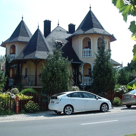 Hotel Ilona Kis Kastély Panzió Keszthely Esterno foto