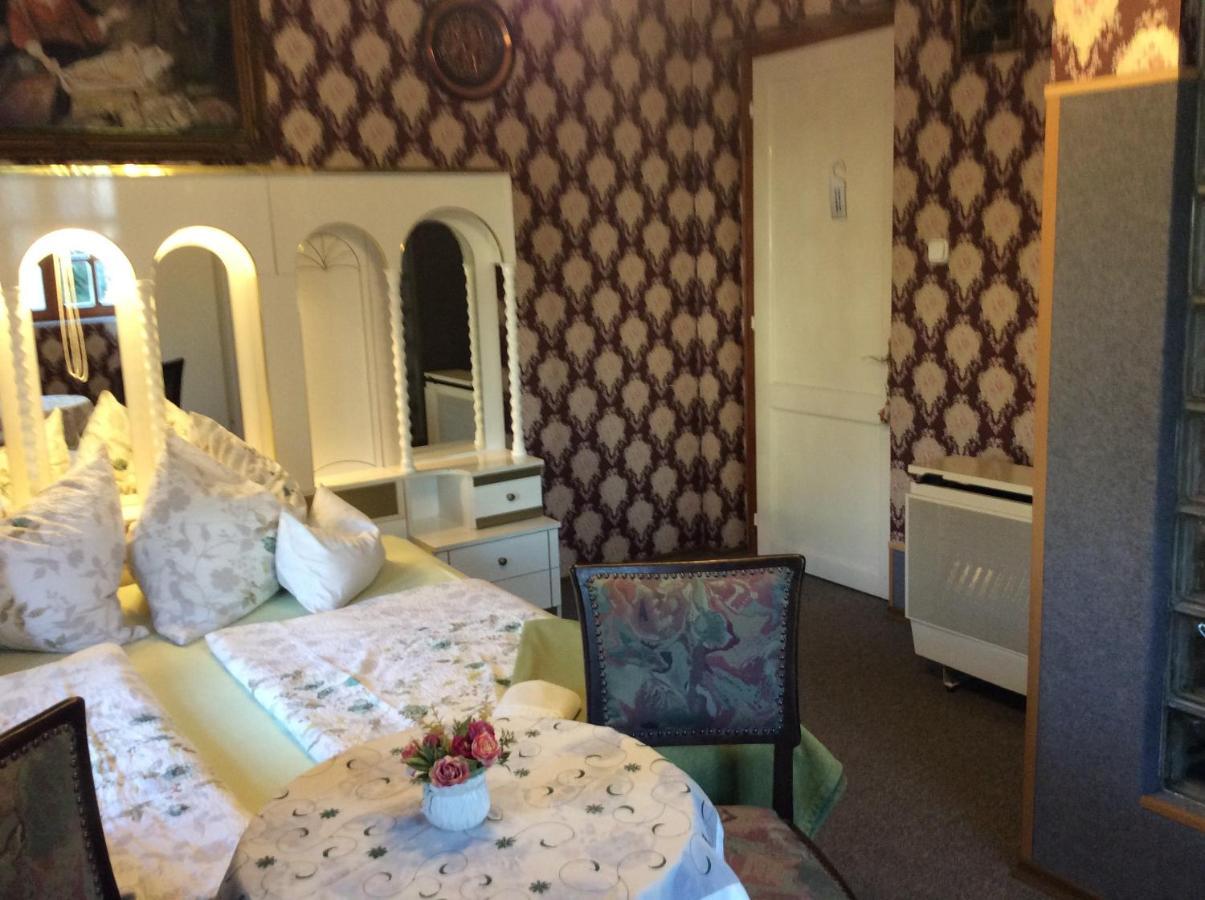 Hotel Ilona Kis Kastély Panzió Keszthely Esterno foto