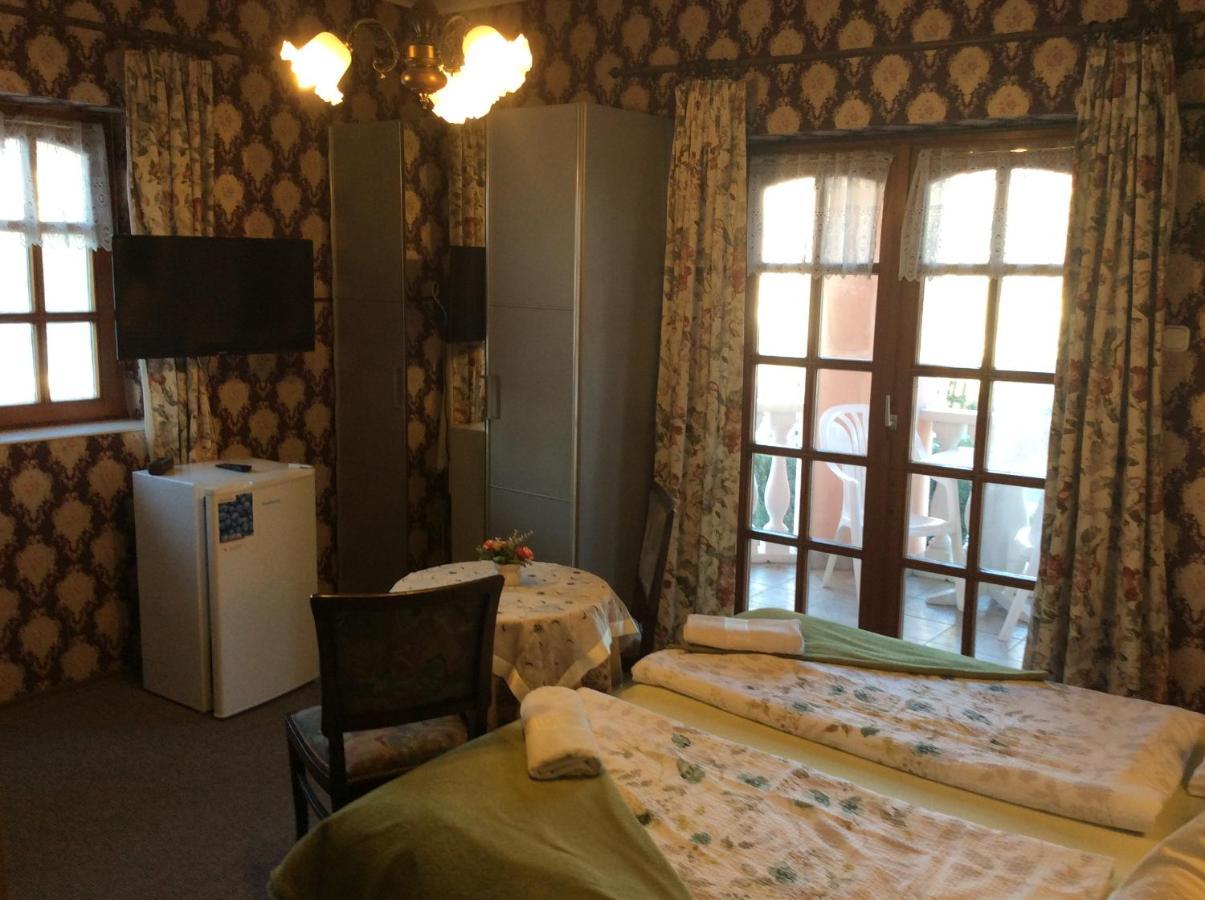 Hotel Ilona Kis Kastély Panzió Keszthely Esterno foto