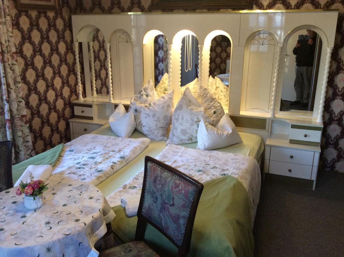 Hotel Ilona Kis Kastély Panzió Keszthely Esterno foto