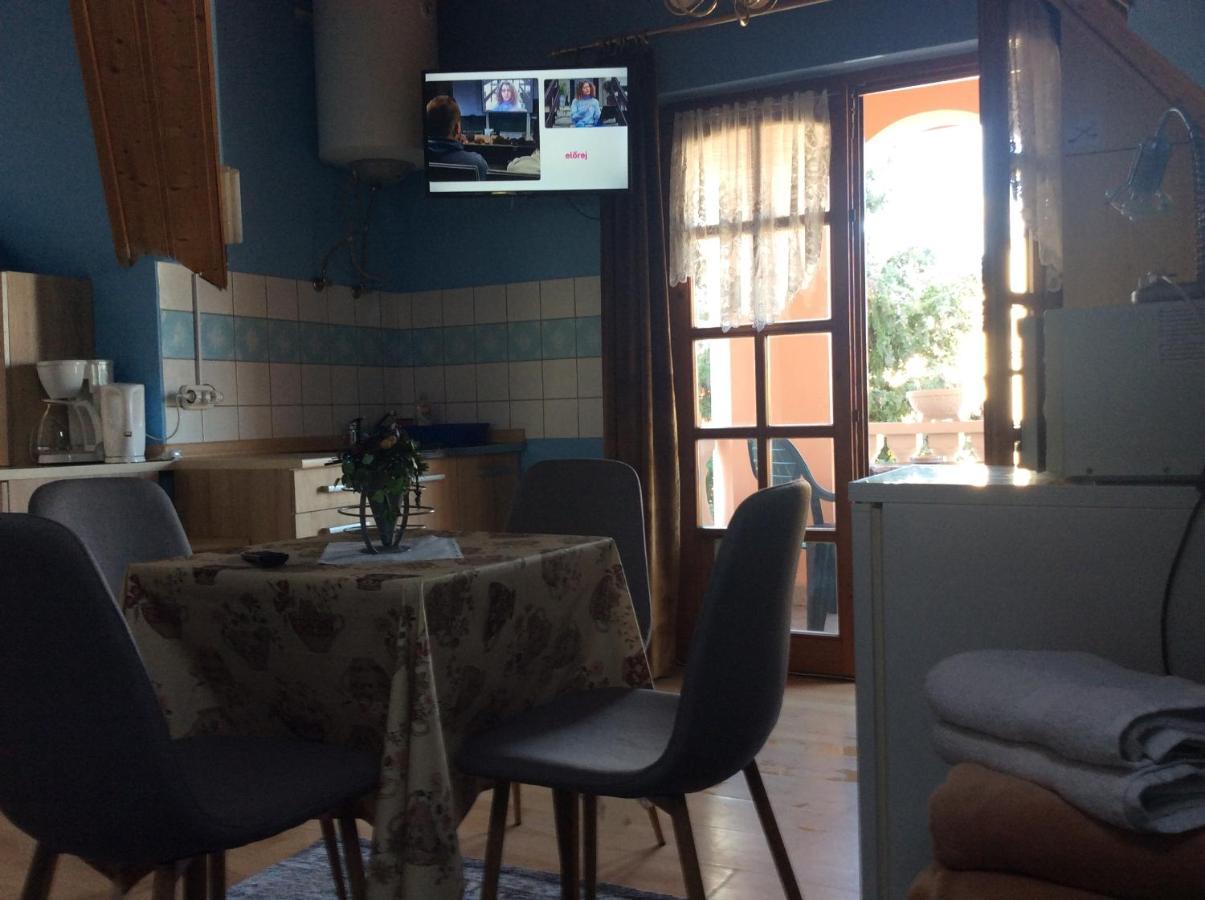 Hotel Ilona Kis Kastély Panzió Keszthely Esterno foto