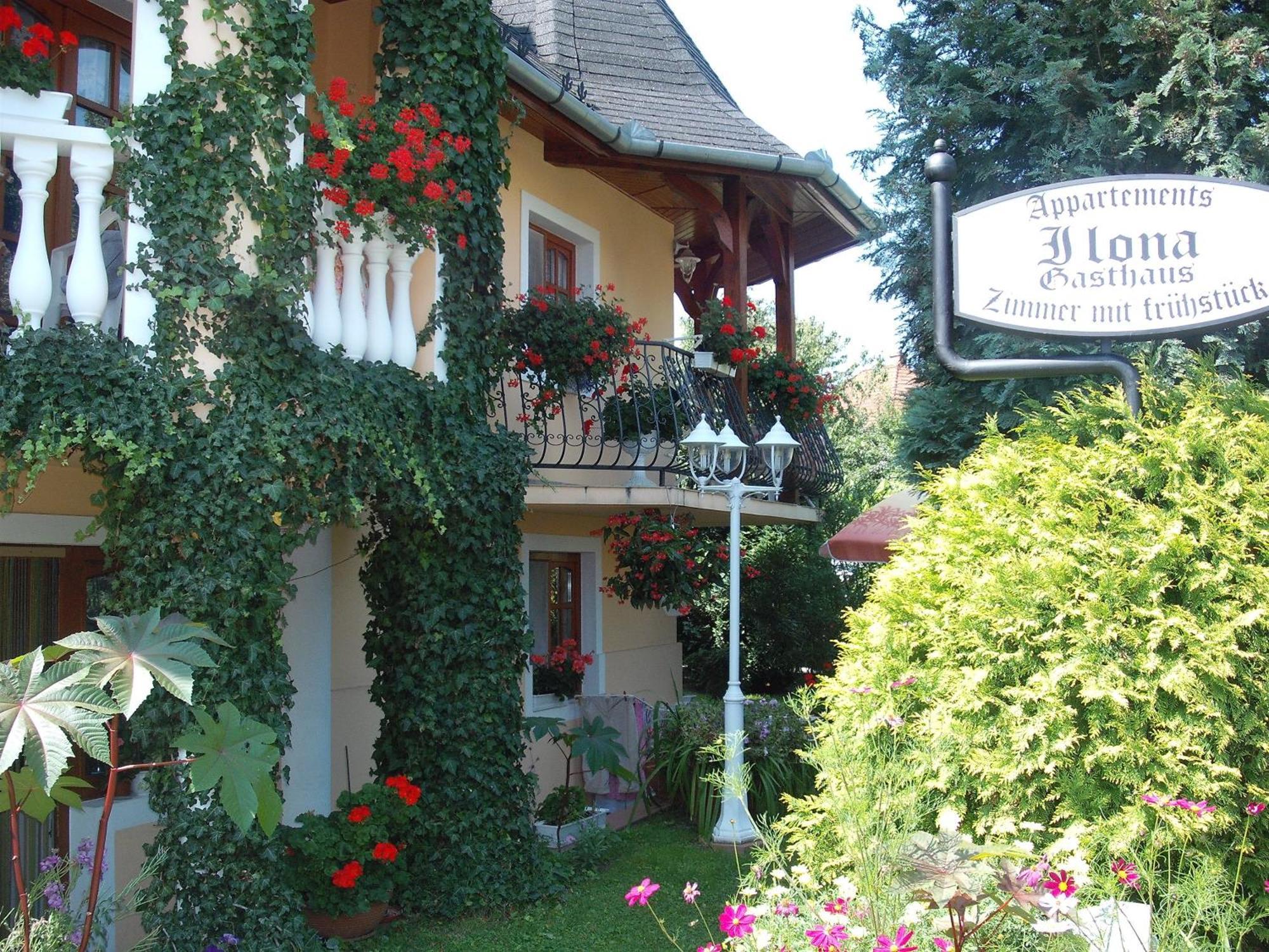 Hotel Ilona Kis Kastély Panzió Keszthely Esterno foto