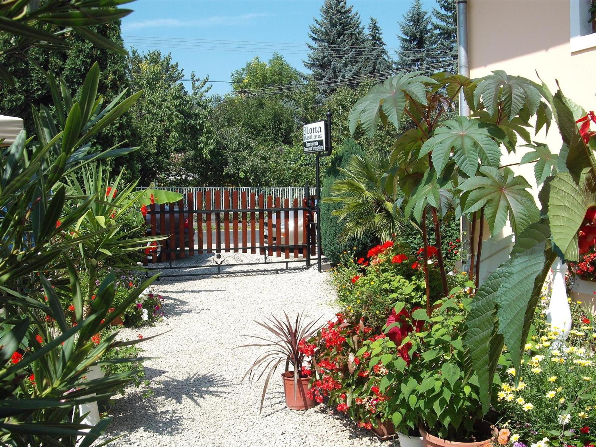 Hotel Ilona Kis Kastély Panzió Keszthely Esterno foto