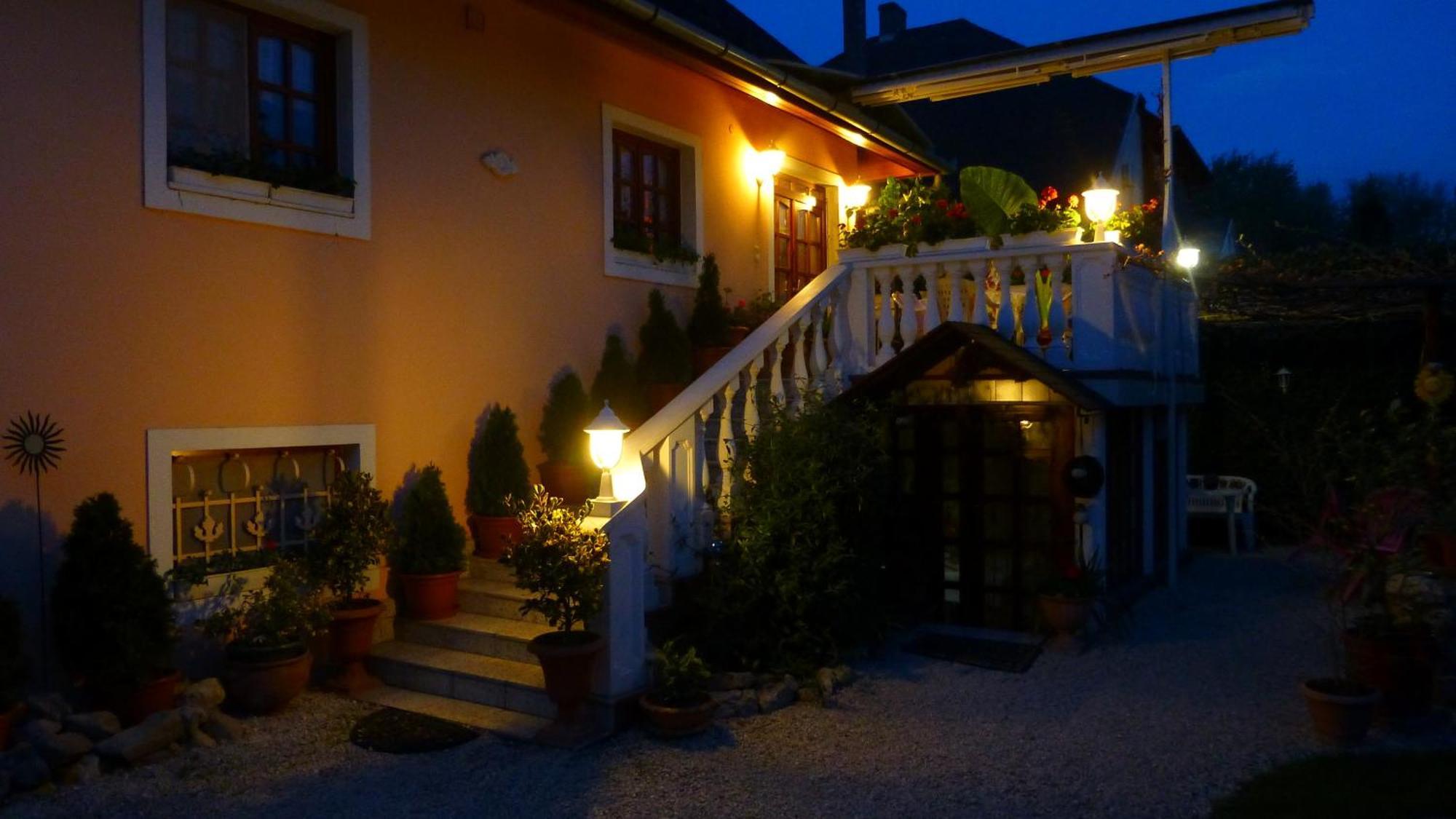Hotel Ilona Kis Kastély Panzió Keszthely Esterno foto