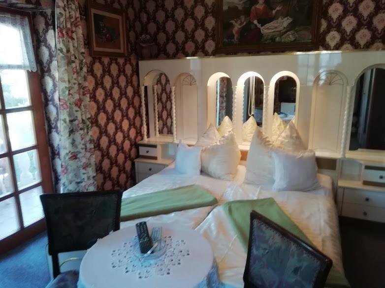 Hotel Ilona Kis Kastély Panzió Keszthely Esterno foto