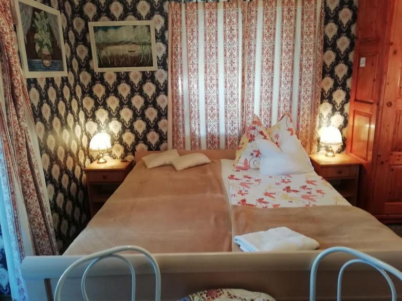 Hotel Ilona Kis Kastély Panzió Keszthely Esterno foto